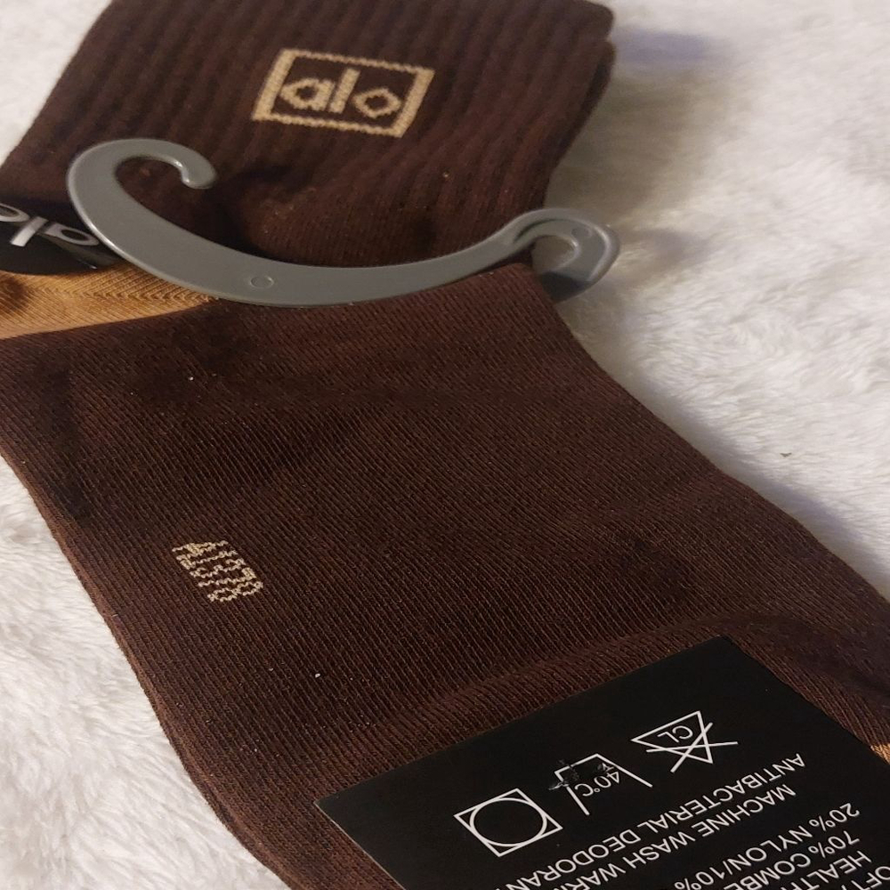 Alo Brown & Tan everyday Socks women Size 7-9 - Picture 3 of 3